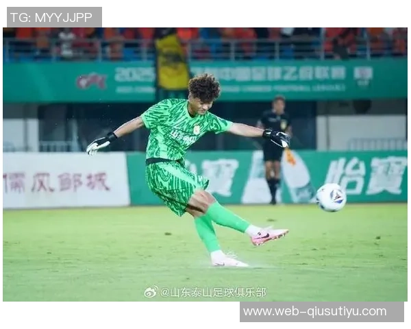 蓉城后防失误致失球广岛球员抓住机会扳平比分